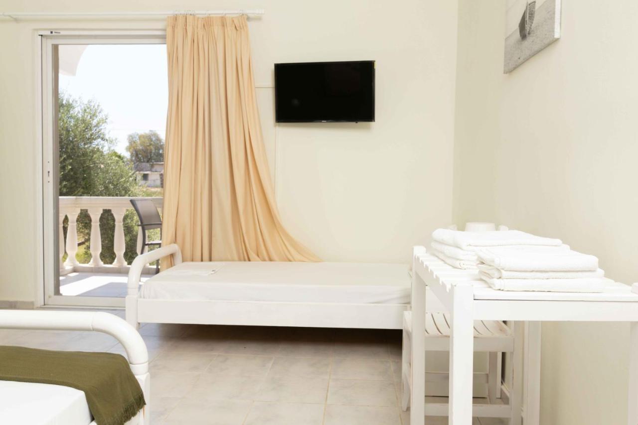 Appartement Pansion Artemis à Mavrovoúnion Extérieur photo