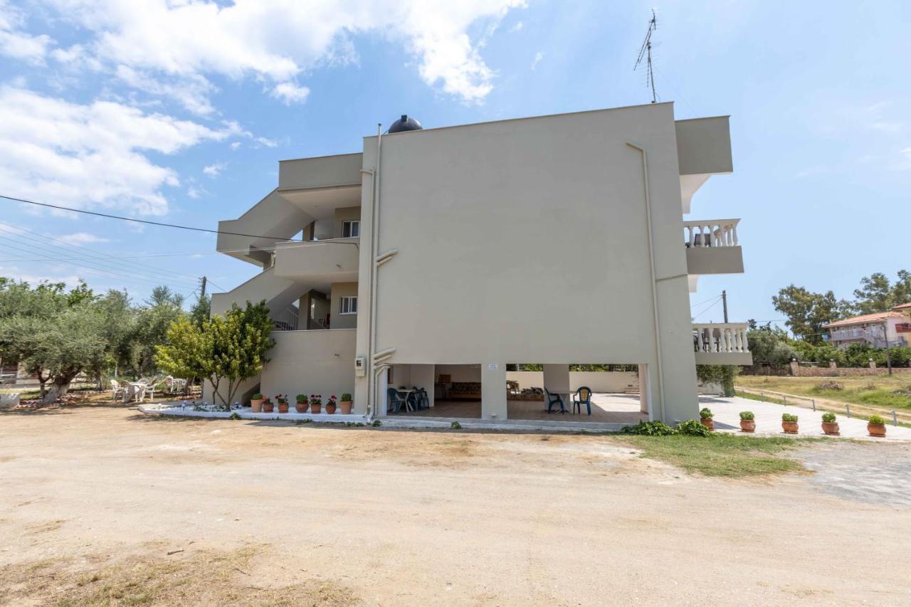 Appartement Pansion Artemis à Mavrovoúnion Extérieur photo